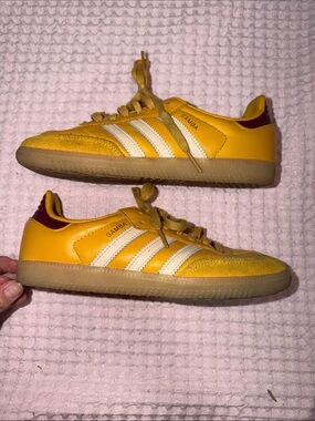 adidas Samba - Yellow shoes with White Stripes